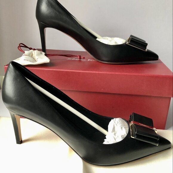 Salvatore Ferragamo Women's Zeri Pointed-Toe Leather Bow Pumps Black - Picture 5 of 12